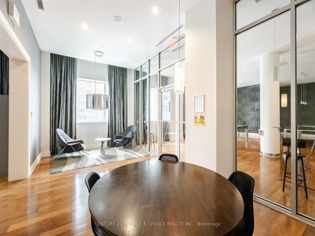 702 - 66 Forest Manr