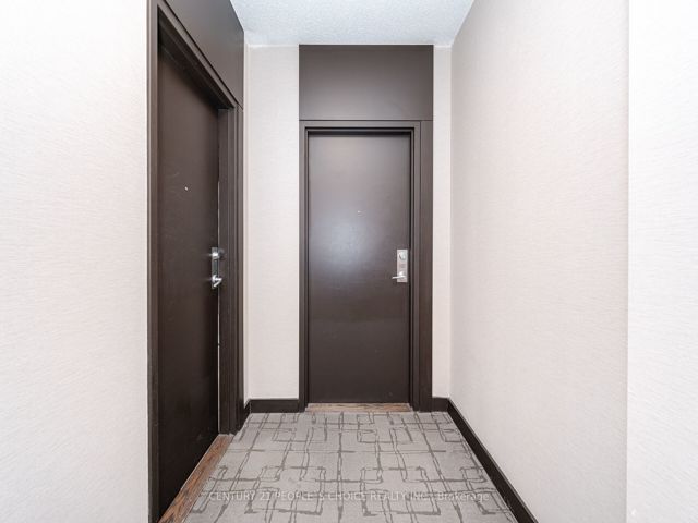 702 - 66 Forest Manr