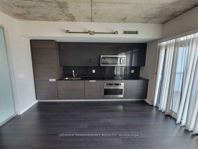 1302 - 210 Simcoe St