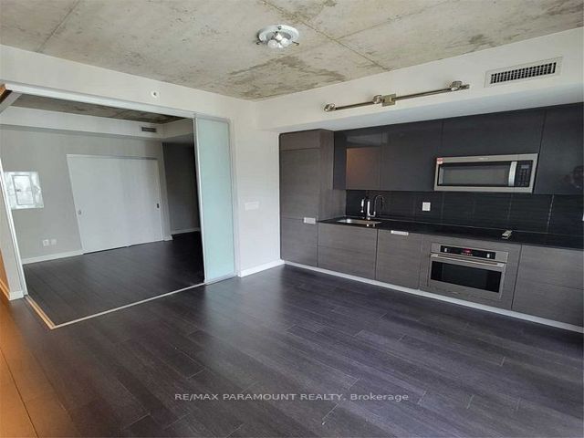 1302 - 210 Simcoe St