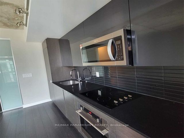 1302 - 210 Simcoe St