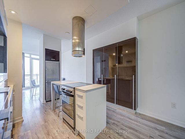 2009 - 38 Dan Leckie Way E