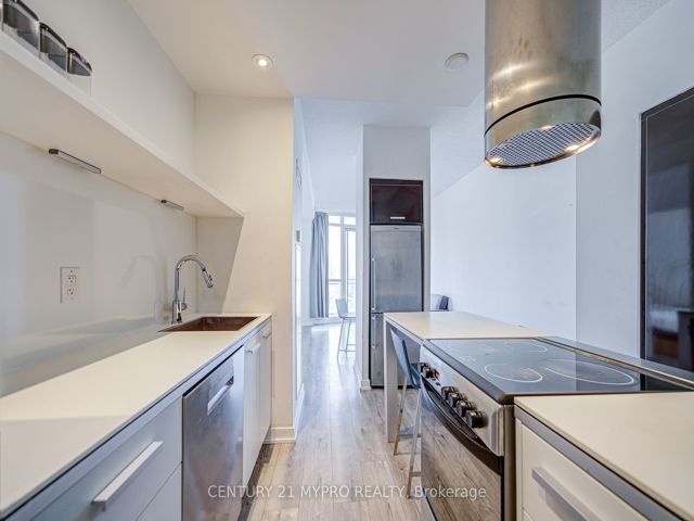 2009 - 38 Dan Leckie Way E