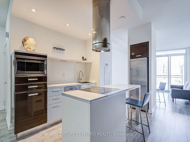 2009 - 38 Dan Leckie Way E