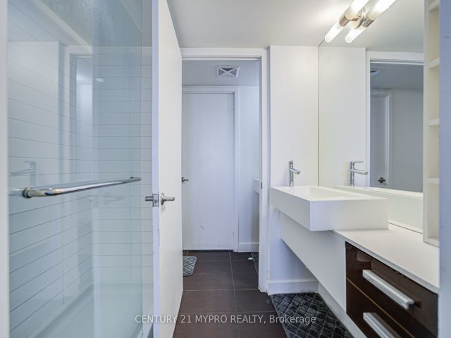2009 - 38 Dan Leckie Way E