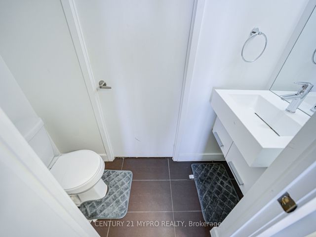 2009 - 38 Dan Leckie Way E