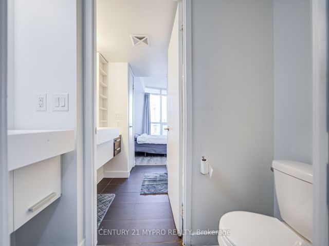 2009 - 38 Dan Leckie Way E