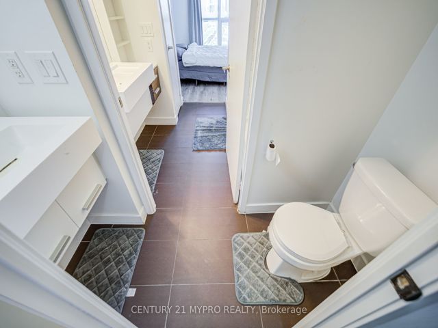 2009 - 38 Dan Leckie Way E