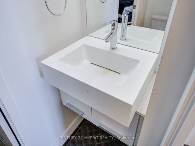 2009 - 38 Dan Leckie Way E