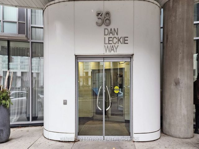 2009 - 38 Dan Leckie Way E