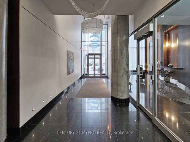 2009 - 38 Dan Leckie Way E