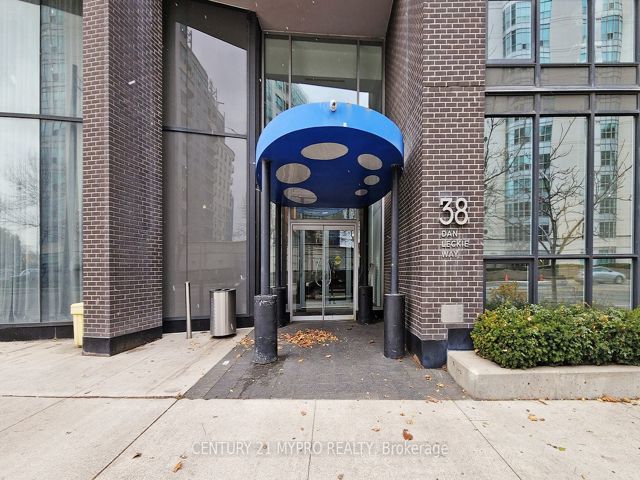 2009 - 38 Dan Leckie Way E
