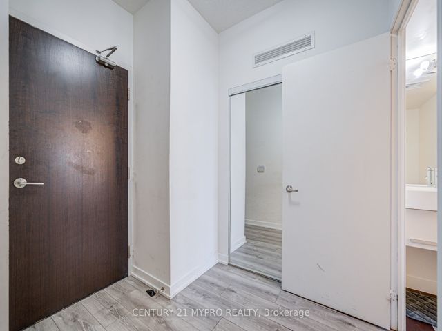2009 - 38 Dan Leckie Way E