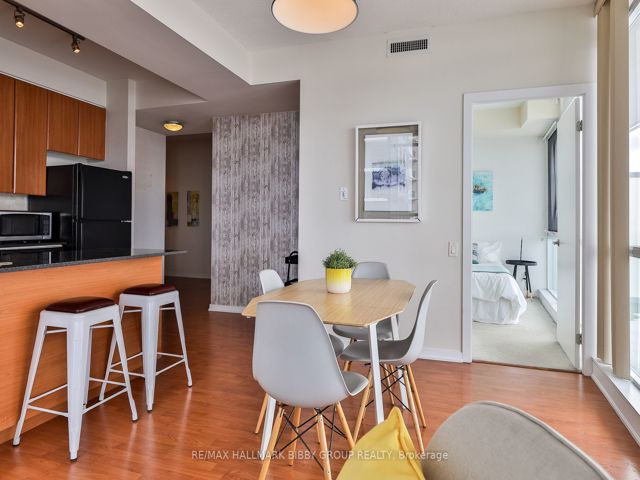 1002 - 30 Canterbury Pl