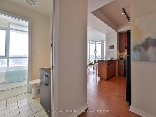 1002 - 30 Canterbury Pl