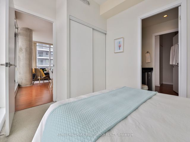 1002 - 30 Canterbury Pl