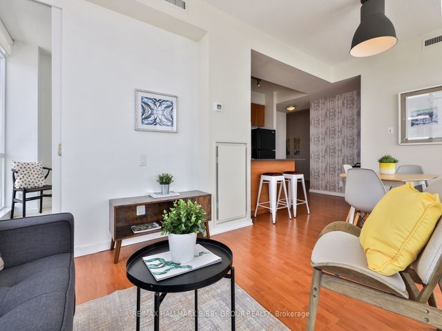 1002 - 30 Canterbury Pl