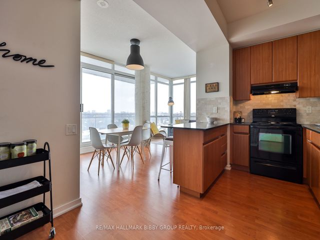 1002 - 30 Canterbury Pl