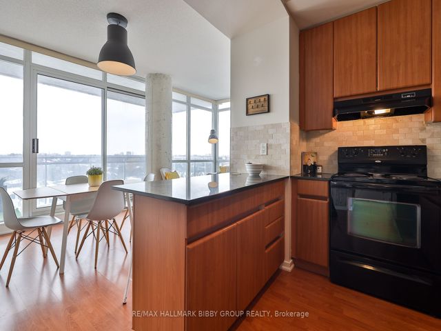 1002 - 30 Canterbury Pl