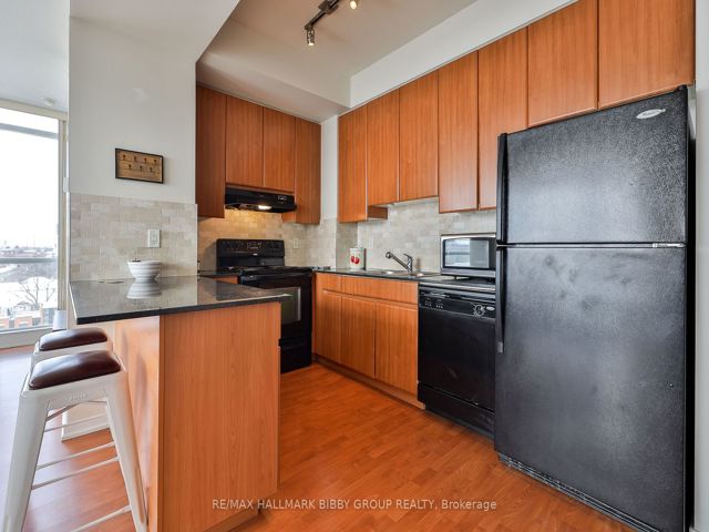 1002 - 30 Canterbury Pl