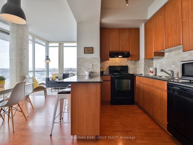 1002 - 30 Canterbury Pl