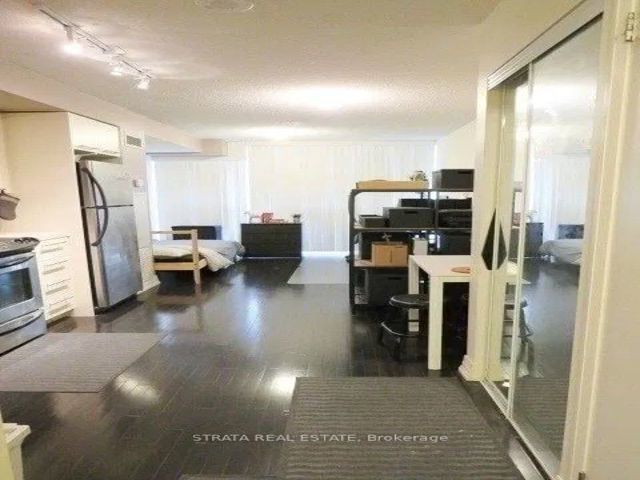 1109 - 25 Carlton St