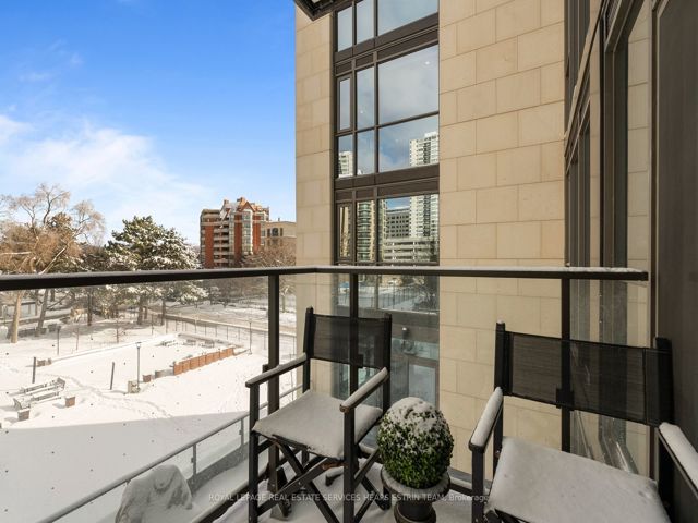 301 - 6 Jackes Ave