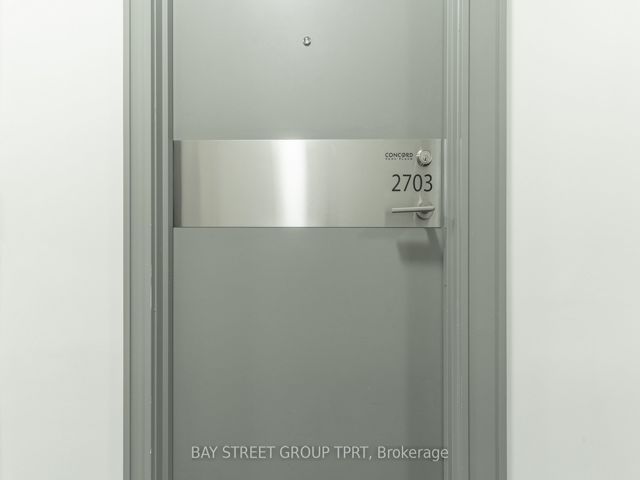 2703 - 33 Singer Crt