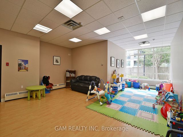 1516 - 7 Bishop Ave