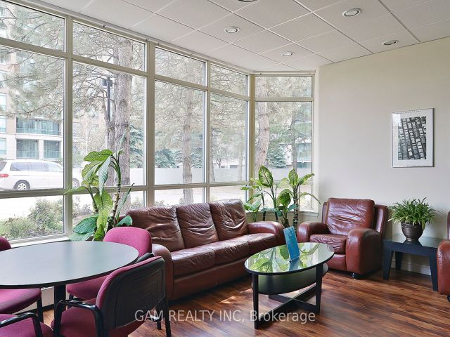 1516 - 7 Bishop Ave