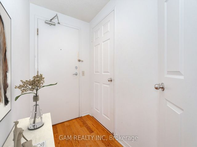 1516 - 7 Bishop Ave