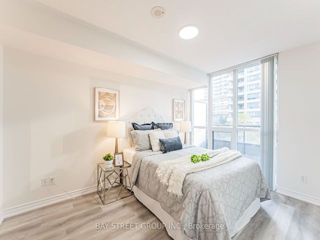 318 - 35 Hollywood Ave