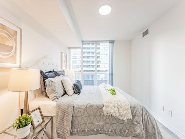 318 - 35 Hollywood Ave