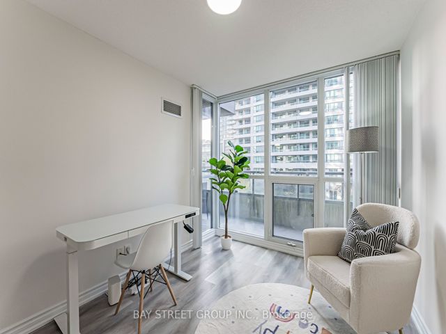 318 - 35 Hollywood Ave
