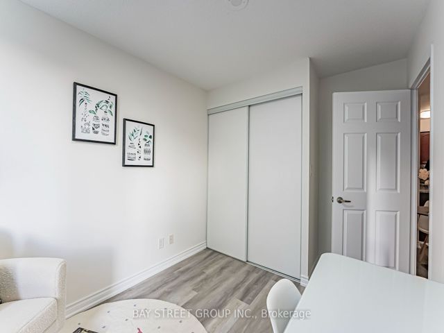 318 - 35 Hollywood Ave