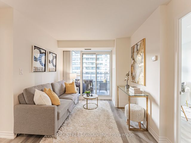 318 - 35 Hollywood Ave