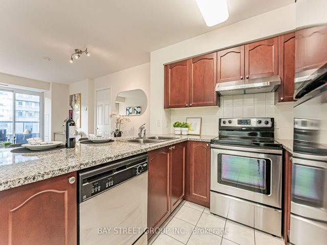 318 - 35 Hollywood Ave