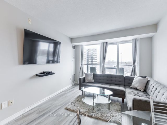 808 - 18 Valley Woods Rd