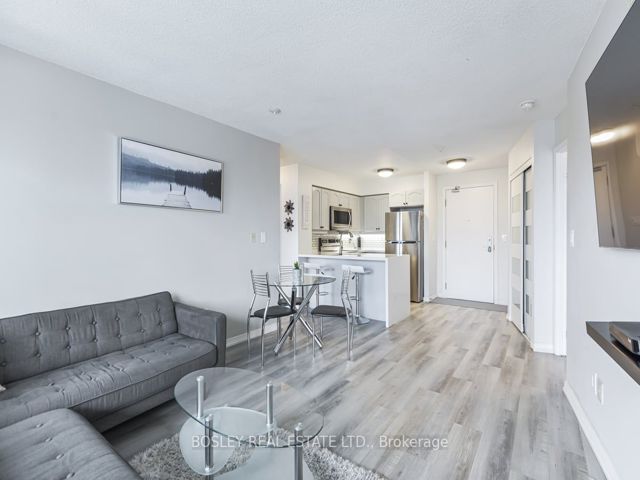 808 - 18 Valley Woods Rd
