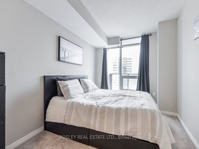 808 - 18 Valley Woods Rd