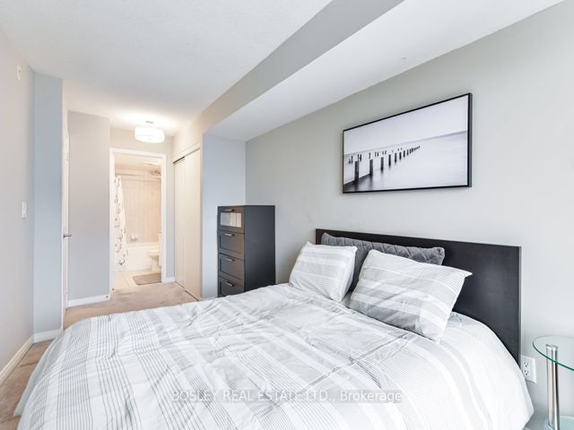 808 - 18 Valley Woods Rd