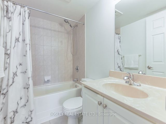 808 - 18 Valley Woods Rd