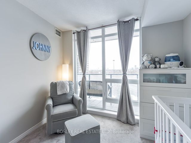 808 - 18 Valley Woods Rd