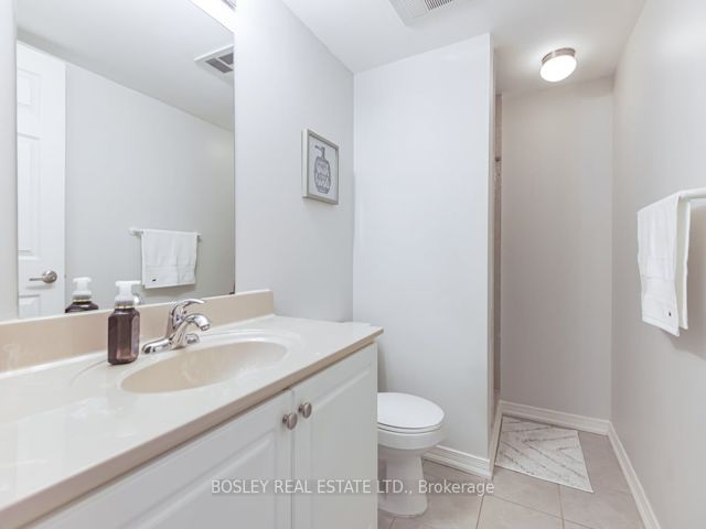 808 - 18 Valley Woods Rd