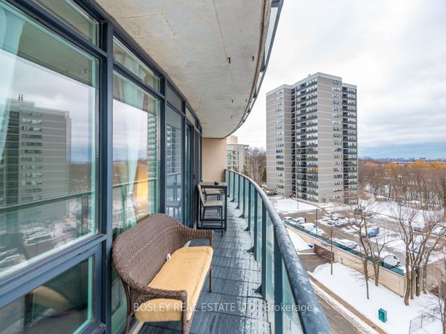 808 - 18 Valley Woods Rd