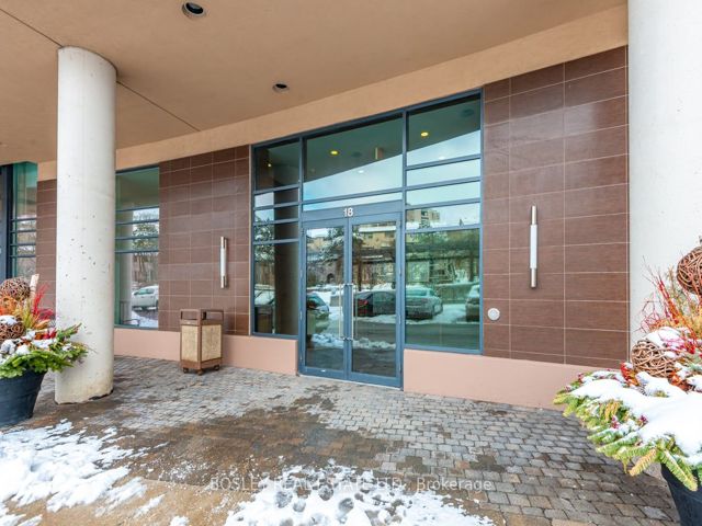 808 - 18 Valley Woods Rd