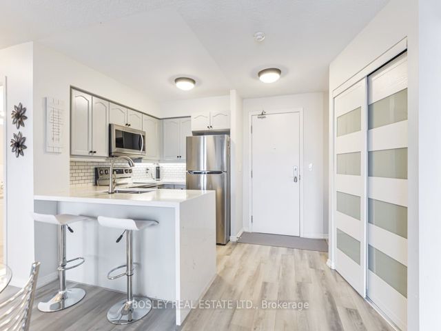 808 - 18 Valley Woods Rd