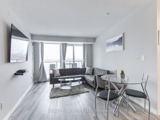 808 - 18 Valley Woods Rd