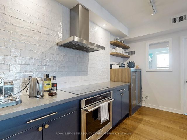 410 - 156 Portland St