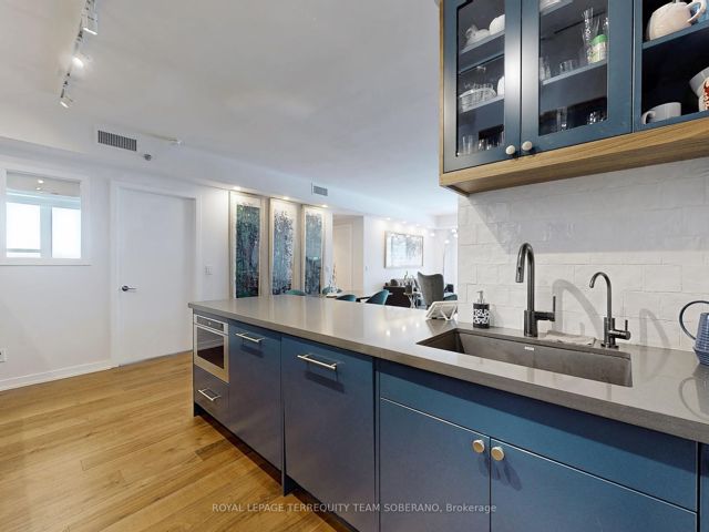 410 - 156 Portland St